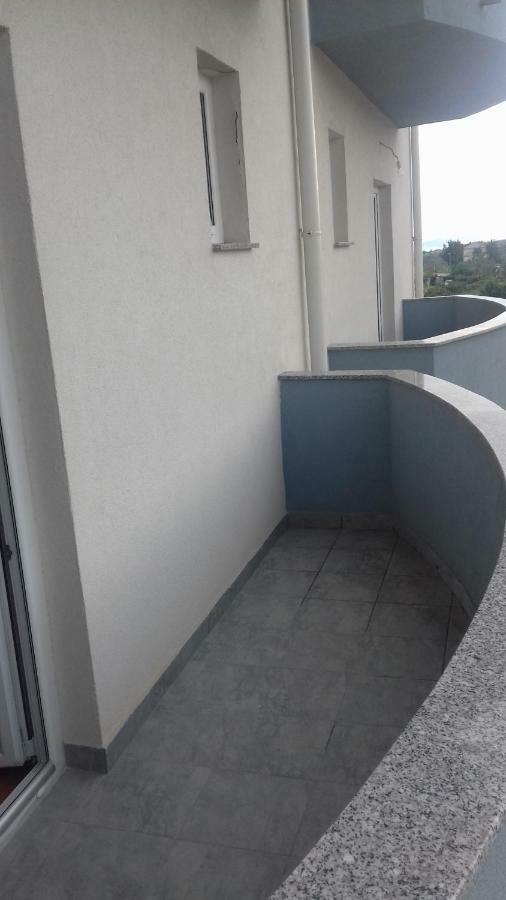 Apartmani Niko 1 Radovin Buitenkant foto