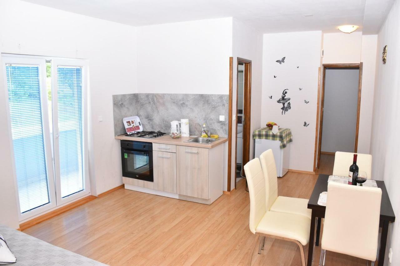 Apartmani Niko 1 Radovin Buitenkant foto