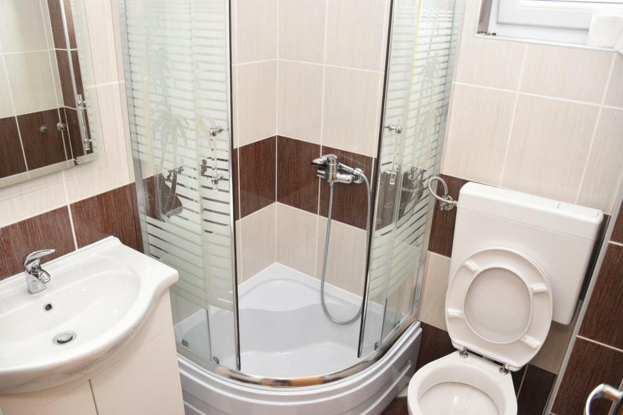 Apartmani Niko 1 Radovin Buitenkant foto